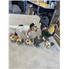 Image 1 : TRAY OF ROOSTER FIGURES
