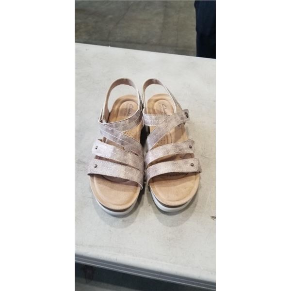 CLARKS COLLECTION WOMANS CALENNE CLARA SANDLES. SIZE 9.5 US