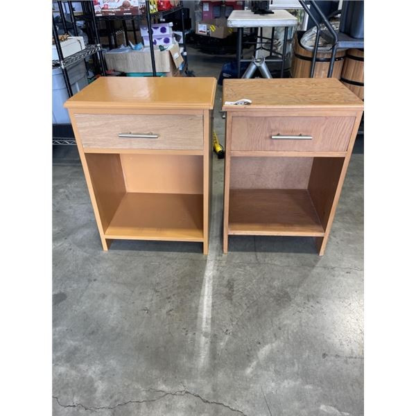 2 NIGHTSTANDS WITH ONE DRAWER