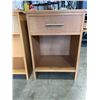 Image 4 : 2 NIGHTSTANDS WITH ONE DRAWER