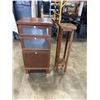Image 1 : 3 DRAWER NIGHTSTAND AND SOLID WOOD PLANTSTAND