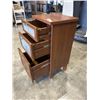 Image 5 : 3 DRAWER NIGHTSTAND AND SOLID WOOD PLANTSTAND