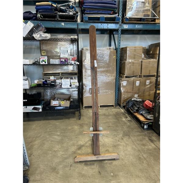 LARGE ADJUSTABLE ART EASEL