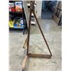 Image 3 : LARGE ADJUSTABLE ART EASEL