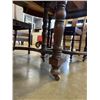 Image 7 : ANTIQUE DINING TABLE ON CASTERS W/ 4 CHAIRS AND LEAF