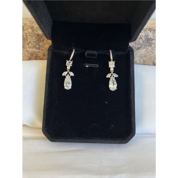 NEW 18K GOLD PLATED 2.0CT EACH PEAR CUT SIMULATED DIAMOND (CZ) DANGLE EARRINGS