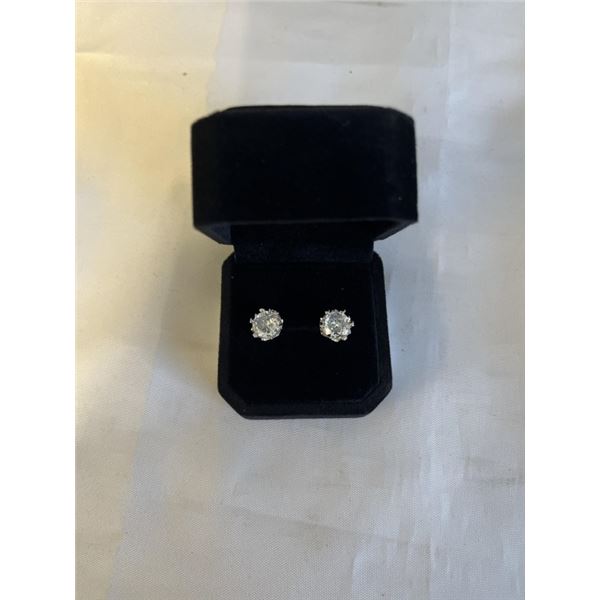 NEW PLATINUM PLATED 2.0CT EACH SIMULATED DIAMOND (CZ) HEART PRONG STUD EARRINGS