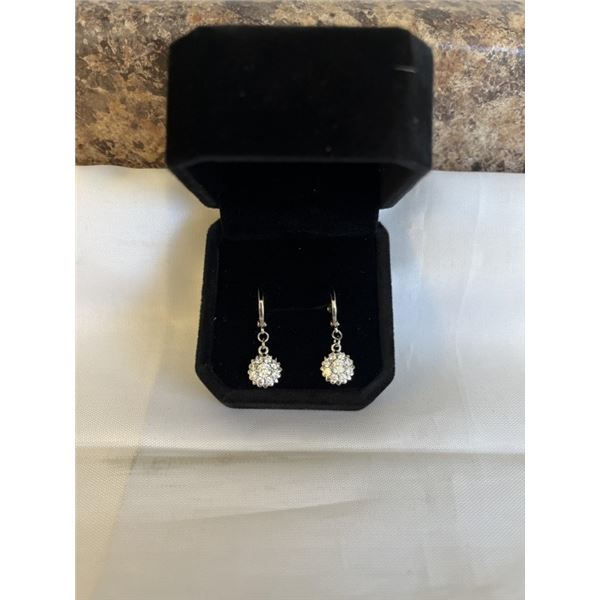 NEW PLATINUM PLATED 24.0CT SIMULTAED DIAMOND (CZ) CLUSTER DANGLE EARRINGS