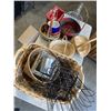 Image 1 : 2 BOXES OF BASKETS