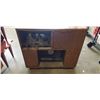 Image 8 : CHISOLM 625A TUBE RADIO WITH TURNTABLE. FOR PARTS OR REPAIR