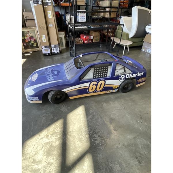 GAS POWERED GO CART W/ FIBER GLASS SHELL - WORKING, PULL CORD NEEDS REPLACING
