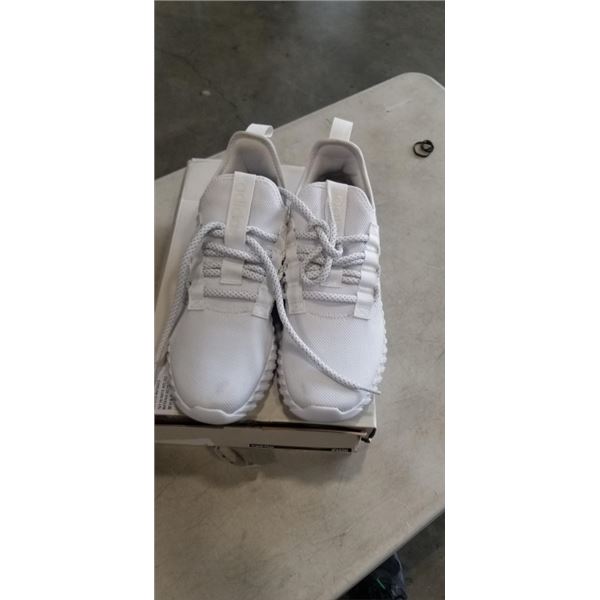 ADIDAS WOMANS WHITE KAPTIR FLOW SHOES. SIZE 8.5 US