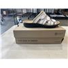 Image 1 : CLARKS COLLECTION WOMANS LEISA CACTI Q WHITE LEATHER SANDLES. SIZE 8 US