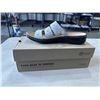 Image 1 : CLARKS COLLECTION WOMANS LEISA CACTI Q WHITE LEATHER SANDLES. SIZE 8 US