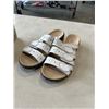 Image 2 : CLARKS COLLECTION WOMANS LEISA CACTI Q WHITE LEATHER SANDLES. SIZE 8 US