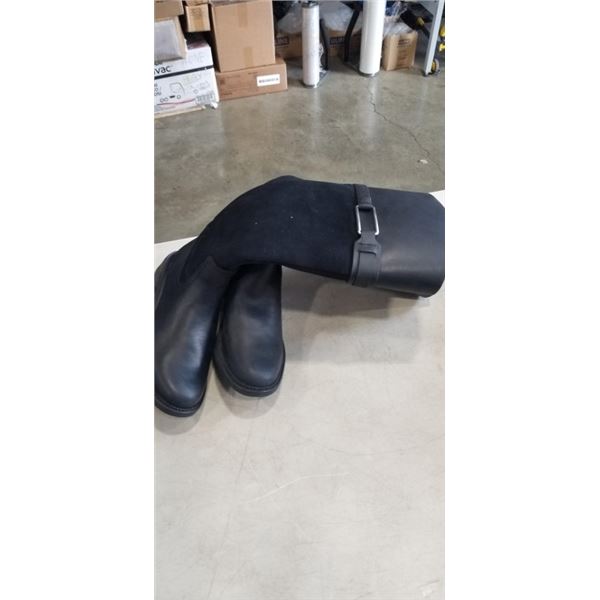 CLARKS COLLECTION WOMANS MAYE CARLY BLACK BOOTS. SIZE 5 M