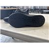 Image 4 : ADIDAS WOMANS ULTRABOUNCE  BLACK SHOES. SIZE 8.5 US