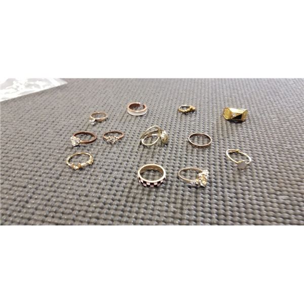 ASSORTED GOLD TONE RINGS
