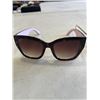 Image 2 : PAIR OF JONES NEW YORK AND PAIR OF OSCAR DE LA RENTA SUNGLASSES