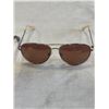 Image 3 : PAIR OF JONES NEW YORK AND PAIR OF OSCAR DE LA RENTA SUNGLASSES