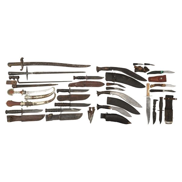 LARGE GROUP OF VINTAGE KNIVES.