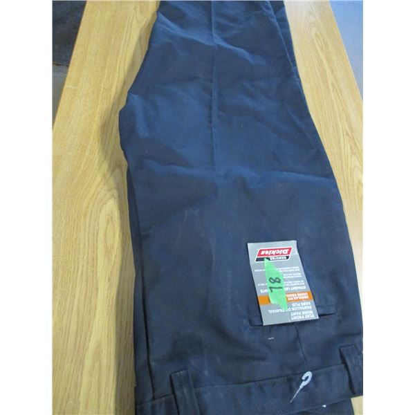 NEW:  MEN'S DICKIE JEANS (SIZE 40 X 32)
