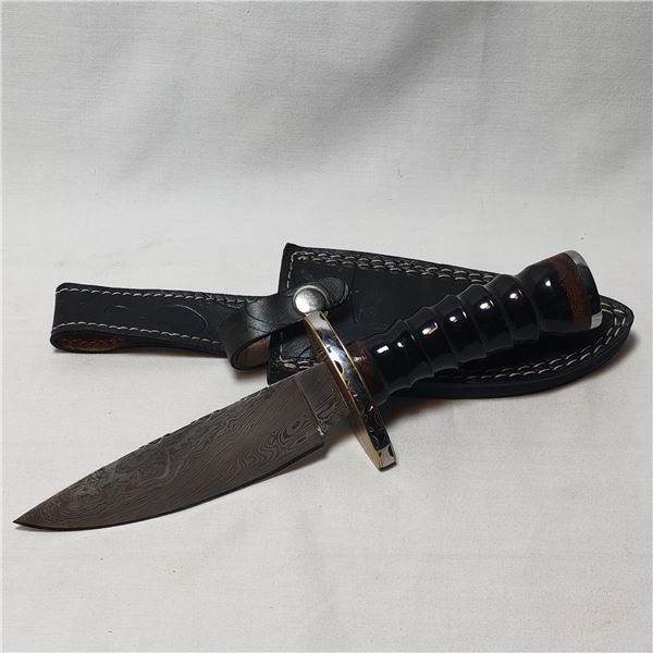 High Quality Damascus Steel Handmade Knife in Sheath