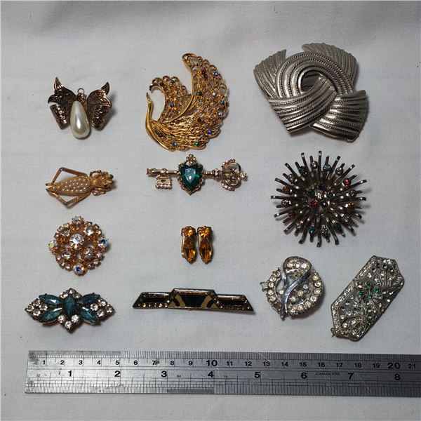 Lot of Vintage Costume Brooches