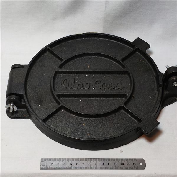 Uno Case Cast Iron Tortilla Maker