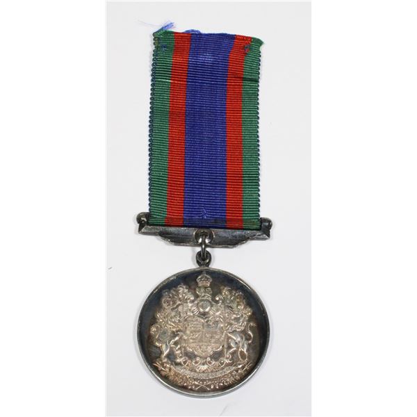 #221 WW2 Canadian 1939-1945 War Medal Silver w/box