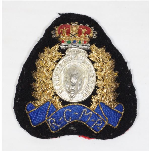 #1300 1975 RCMP Officers Cap Badge Metal Cloth