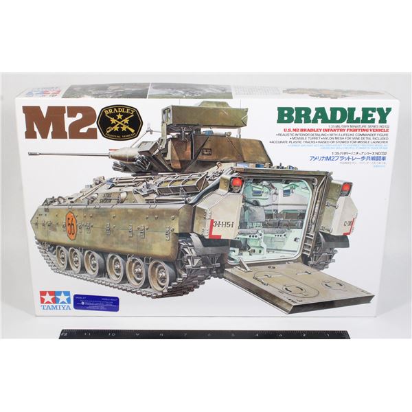 #1533 Tamiya 1:35 M2 Bradley US Fighting Vehicle