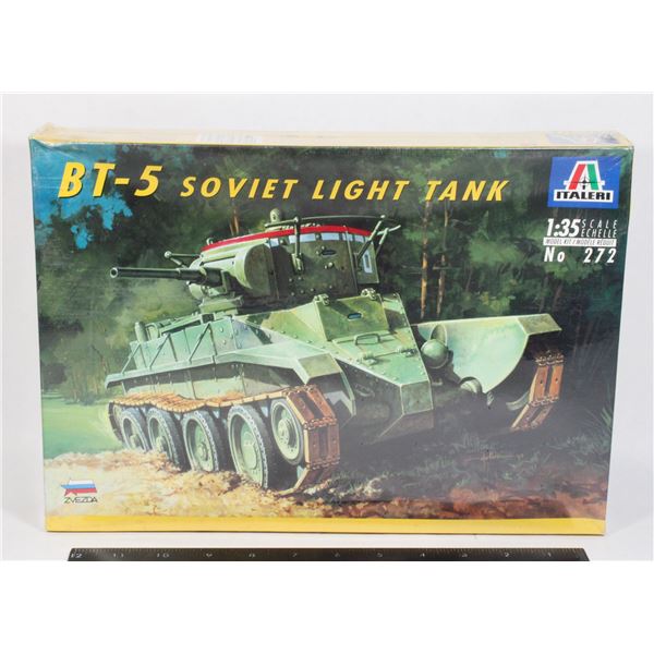 #1546 Sealed Italeri BT-5 Soviet Light Tank