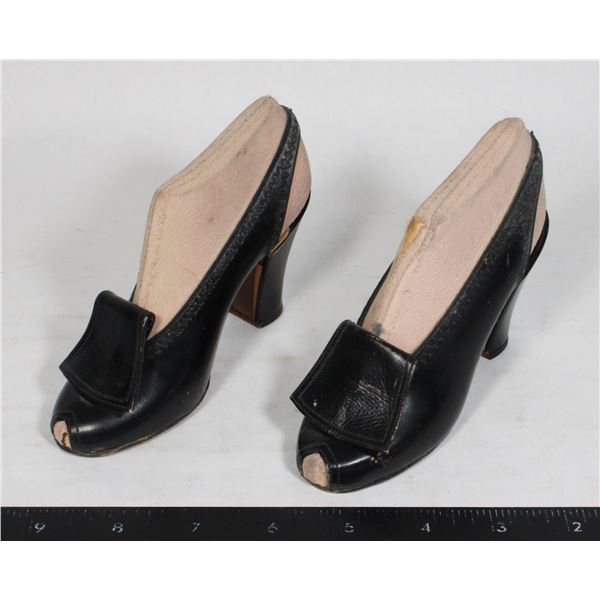 #1864 Golden Pheasant Store Display Ladies Shoes