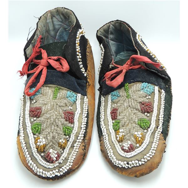 46 1890-1910s First Nations Iroquois Moccassins