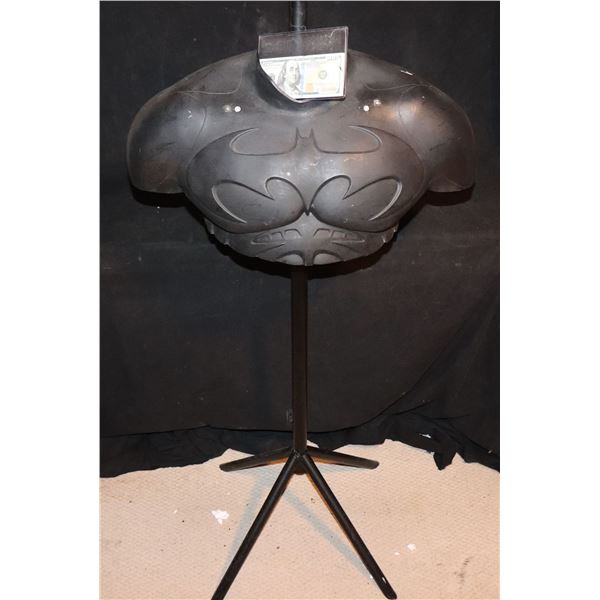 BATMAN FOREVER SONAR SUIT PRODUCTION CAPE STAND VAL KILMER SUPER HERO — image 22