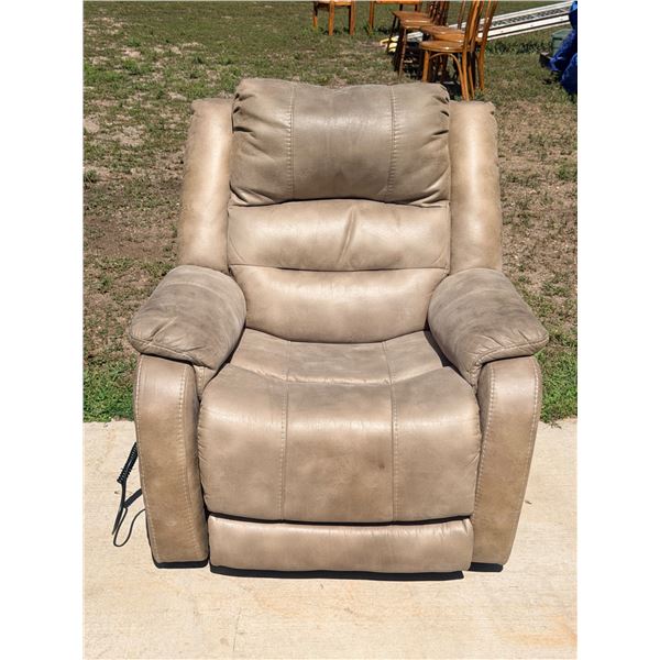 ELECTRIC RECLINER WITH LUMBAR AND HEAD REST ADJUST - WORKS!