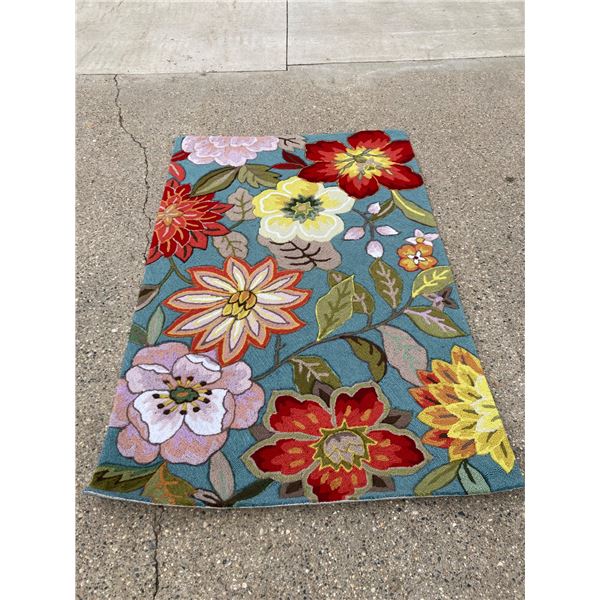 FLORAL AREA RUG 3-FT-6-IN X 5-FT 6-IN - MATCHES THE RUG IN LOT 15