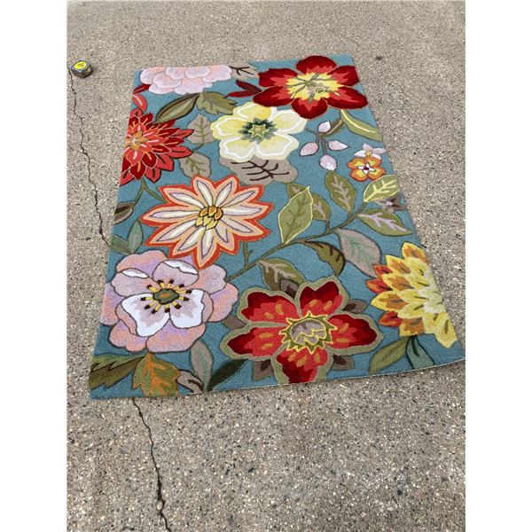 FLORAL AREA RUG 3-FT-6-IN X 5-FT 6-IN - MATCHES THE RUG IN LOT 14