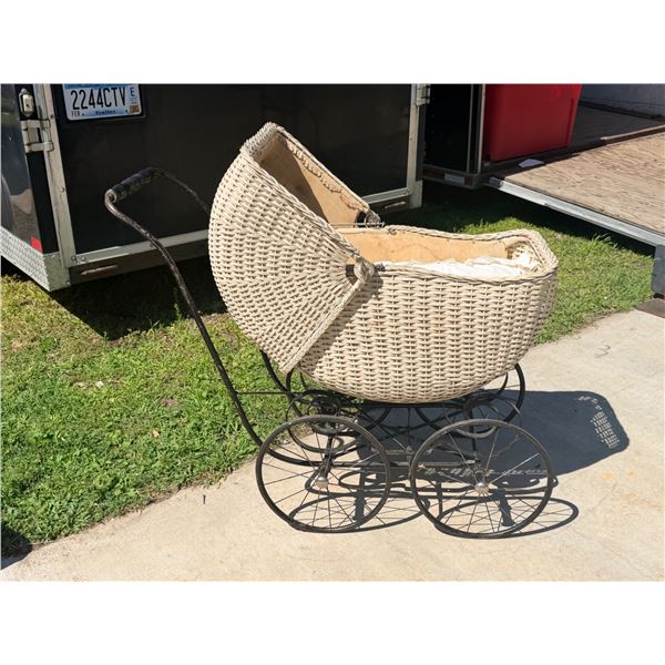 ANTIQUE BABY BUGGY - IN GREAT CONDITION