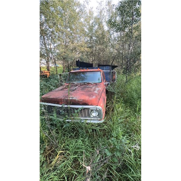 International Harvester Loadstar Dump Truck - Red - For Restoration