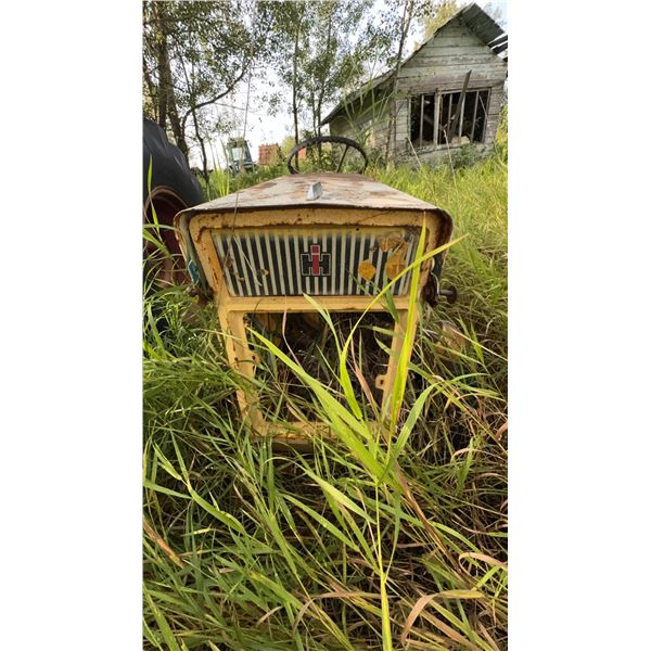 International Harvester Cub Cadet 73 Garden Tractor, Yellow