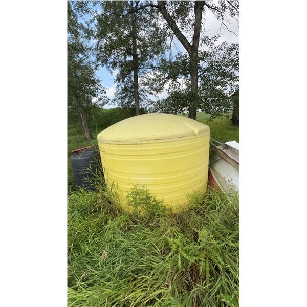 Yellow Polyethylene Water Storage Tank, 1000 Gallon Capacity