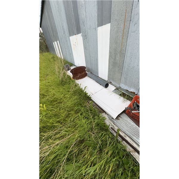 Farmyard Salvage With Feedlot Tine Fork Attachment