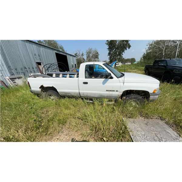 1998 Dodge Ram 1500 Regular Cab Pickup 4x4 White