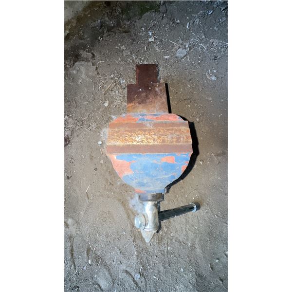 Heavy Duty Steel Bench Vise with Swivel Base