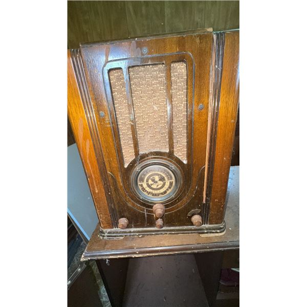 Antique General Electric Model A7 Tube Radio Wooden Cabinet