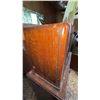 Image 2 : Antique General Electric Model A7 Tube Radio Wooden Cabinet