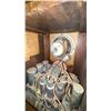 Image 5 : Antique General Electric Model A7 Tube Radio Wooden Cabinet
