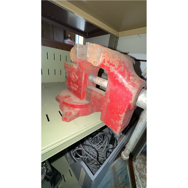 Red Heavy Duty Bench Vise, Cast Iron Construction